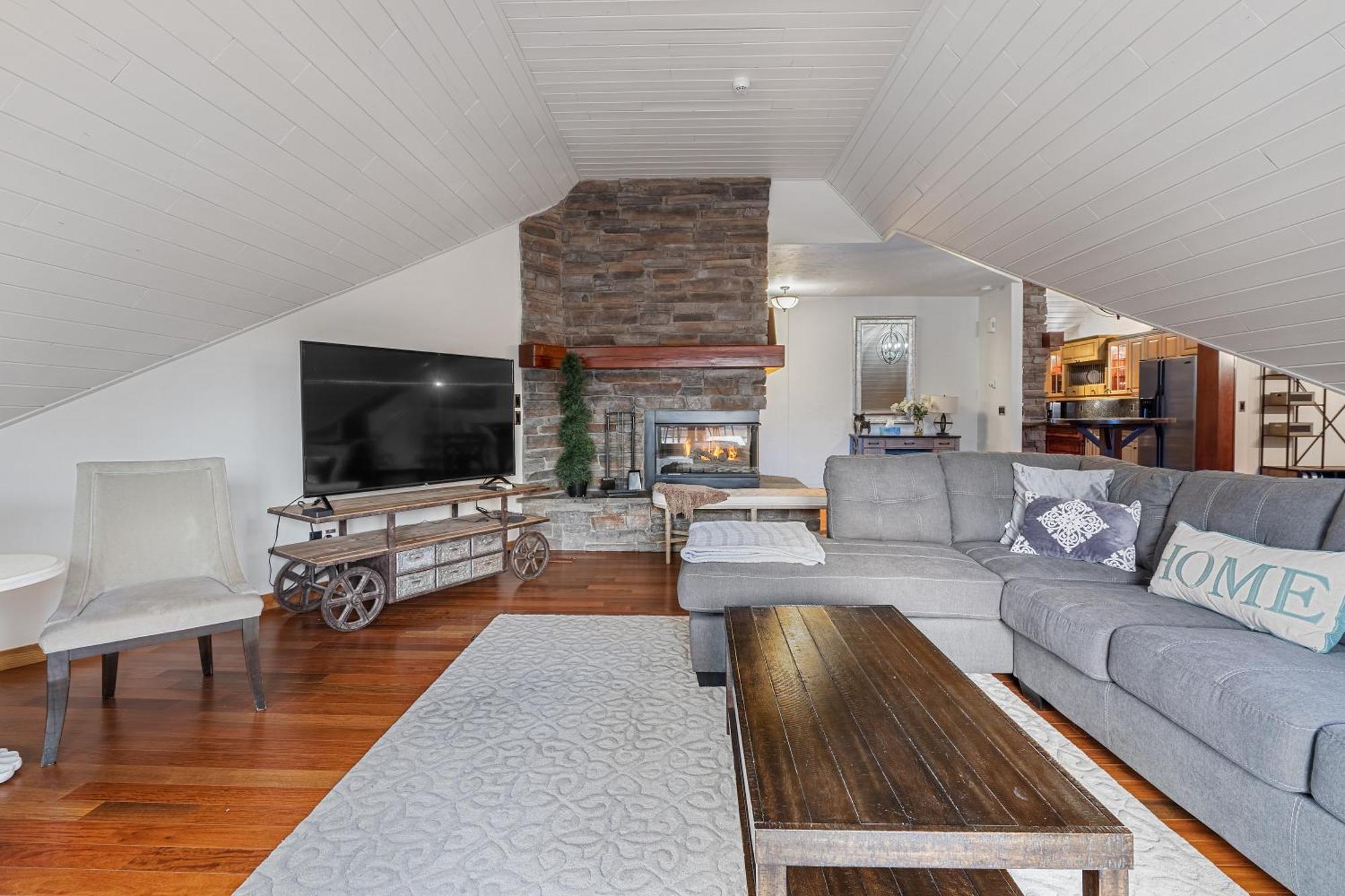 Parkland301 Sunlit 2,000 Ft² Penthouse With Mtn View Apartamento Canmore Exterior foto