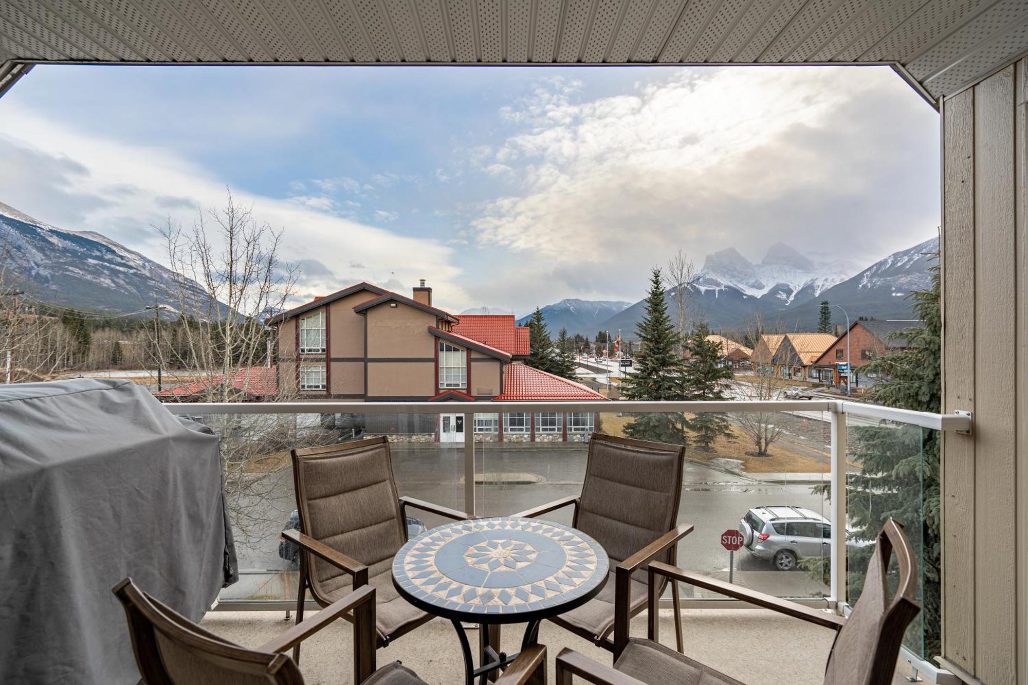 Parkland301 Sunlit 2,000 Ft² Penthouse With Mtn View Apartamento Canmore Exterior foto