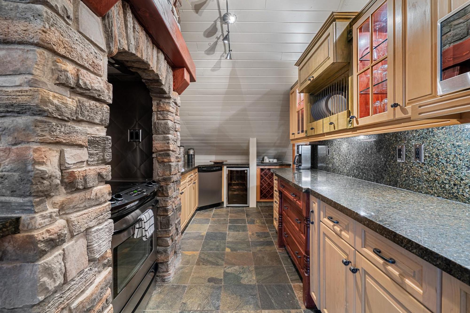Parkland301 Sunlit 2,000 Ft² Penthouse With Mtn View Apartamento Canmore Exterior foto